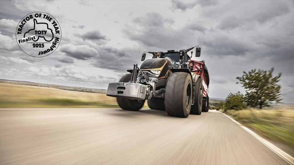 Tracteur Valtra finaliste vus d'en bas