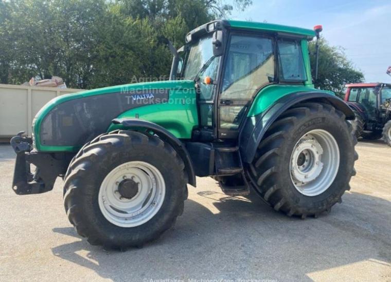 Tracteur Valtra T130 green vert