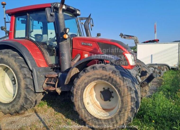 Image tracteur Valtra N143 direct rouge red